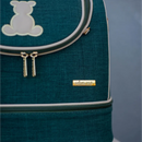 Frasqueira Baú - Linho Verde Musgo com Detalhes em Couro Bege Claro e Aplicação de Ursinho